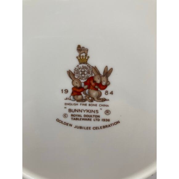 ROYAL DOULTONS England Bunnykins Plate 8" and Tea Cup 3.5"L x 3" Tall  1984 - Picture 5 of 14